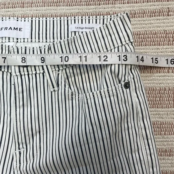 * | FRAME | Le High Straight Jeans. Size 26. - Picture 7 of 12